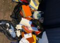 Lixo ilegal junto ao ecoponto da Rua Sacrovir Moreira — e os culpados identificados pelas próprias cartas