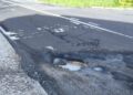 Abatimento na Estrada da Ribeira da Laje agrava-se após reparação falhada — Câmara de Oeiras sem resposta