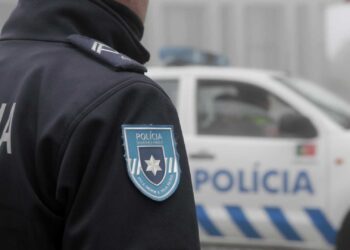 PSP de Oeiras detém homem por violência doméstica — suspeito com antecedentes de homicídio tentado