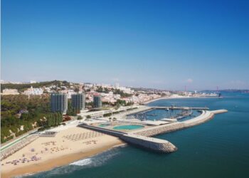 Torres de 19 pisos junto ao Tejo em zona de risco: associação exige que Câmara de Oeiras trave projecto Porto Cruz