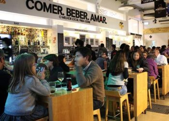 Ruído no Mercado de Algés: moradores queixam-se mas a comunidade divide-se — saiba onde reclamar