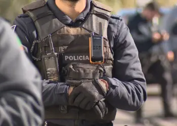 Esquema de “atropelamentos fantasma”: PSP de Oeiras apanha dois suspeitos que enganavam idosos em parques de estacionamento​