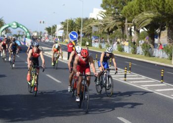 Triatlo de Oeiras regressa domingo com mil atletas — Marginal cortada entre a Torre e Algés