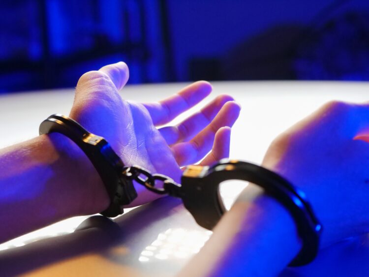 Mulher de 48 anos detida em Oeiras por tráfico de pessoas para exploração laboral